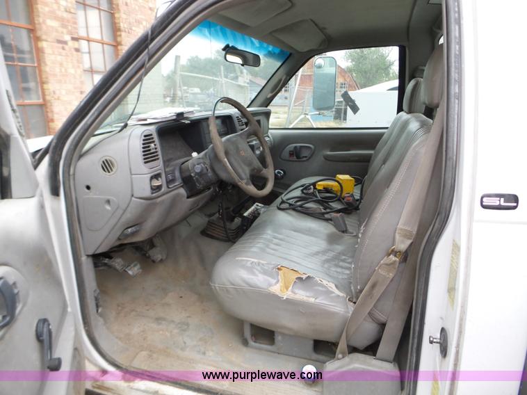 image for item L5097 2000 GMC Sierra Classic 3500 service truck with crane