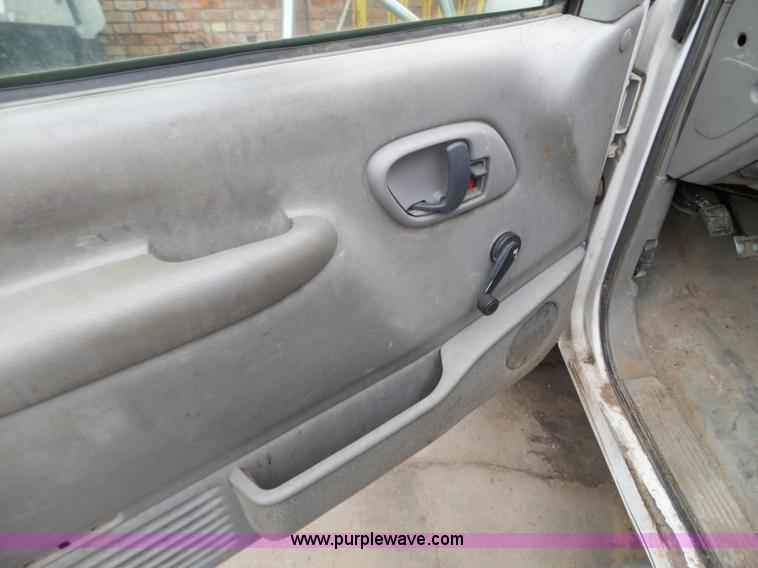 image for item L5097 2000 GMC Sierra Classic 3500 service truck with crane