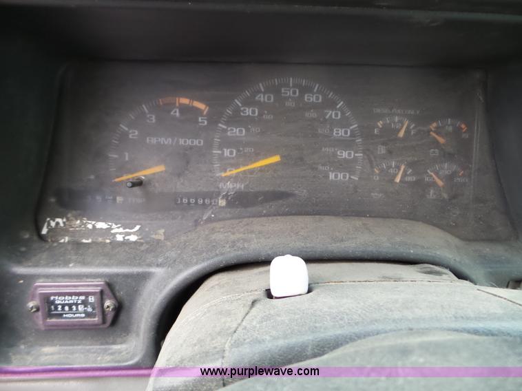 image for item L5097 2000 GMC Sierra Classic 3500 service truck with crane