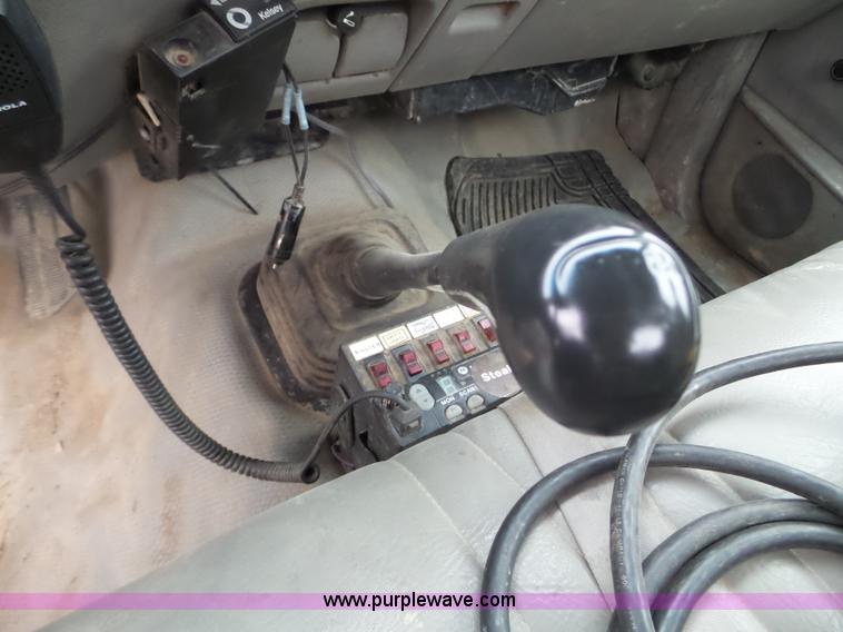 image for item L5097 2000 GMC Sierra Classic 3500 service truck with crane