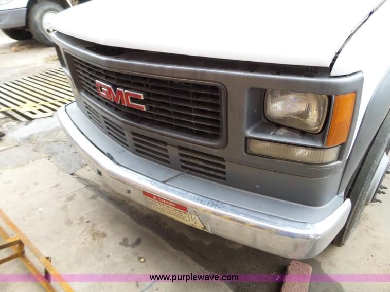 image for item L5097 2000 GMC Sierra Classic 3500 service truck with crane