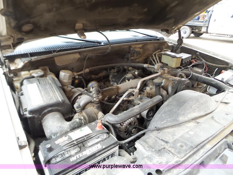 image for item L5097 2000 GMC Sierra Classic 3500 service truck with crane