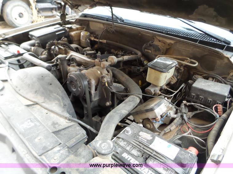 image for item L5097 2000 GMC Sierra Classic 3500 service truck with crane