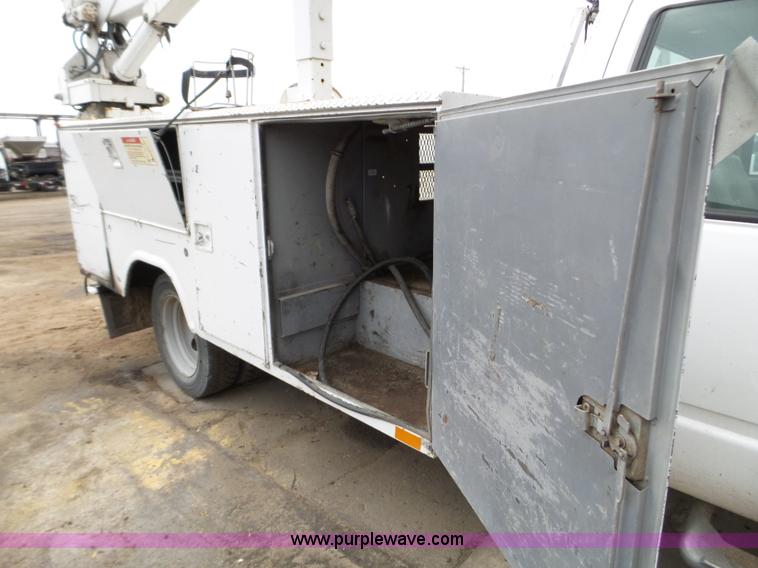 image for item L5097 2000 GMC Sierra Classic 3500 service truck with crane