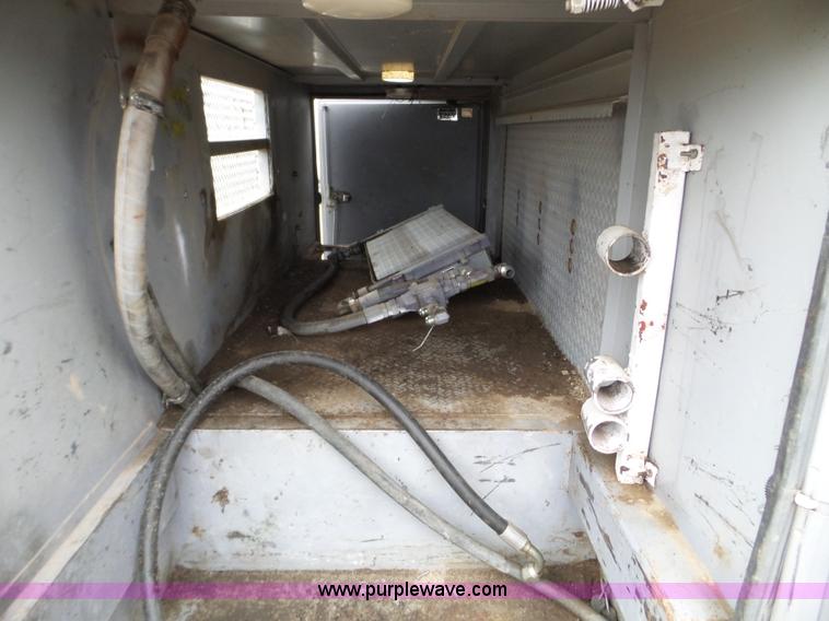 image for item L5097 2000 GMC Sierra Classic 3500 service truck with crane