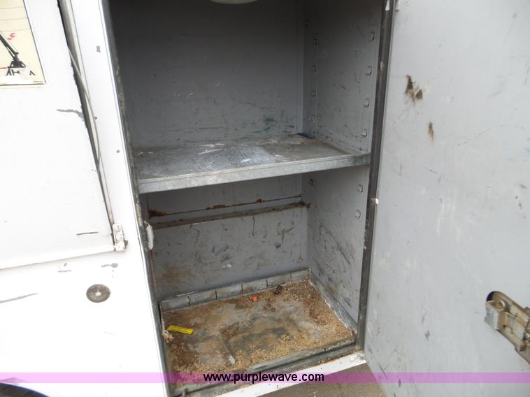 image for item L5097 2000 GMC Sierra Classic 3500 service truck with crane