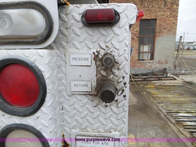 image for item L5097 2000 GMC Sierra Classic 3500 service truck with crane