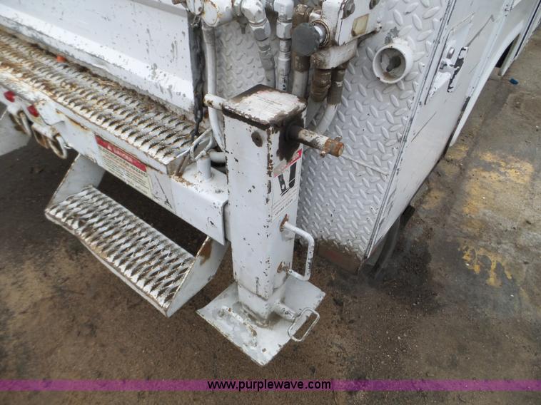 image for item L5097 2000 GMC Sierra Classic 3500 service truck with crane