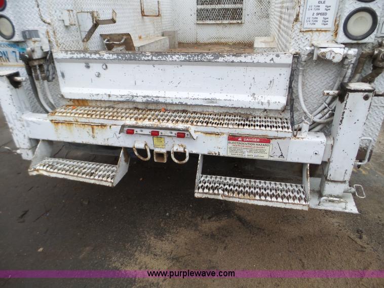 image for item L5097 2000 GMC Sierra Classic 3500 service truck with crane