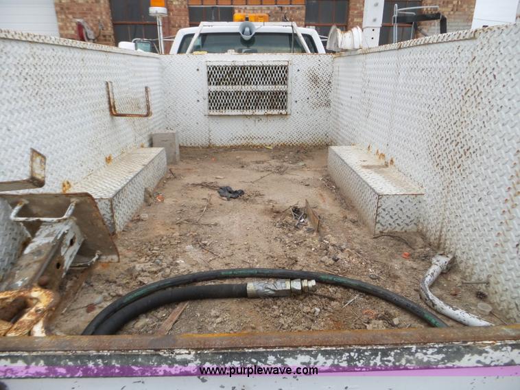 image for item L5097 2000 GMC Sierra Classic 3500 service truck with crane