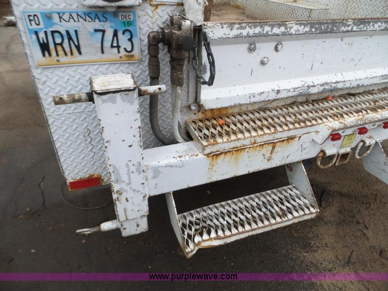 image for item L5097 2000 GMC Sierra Classic 3500 service truck with crane