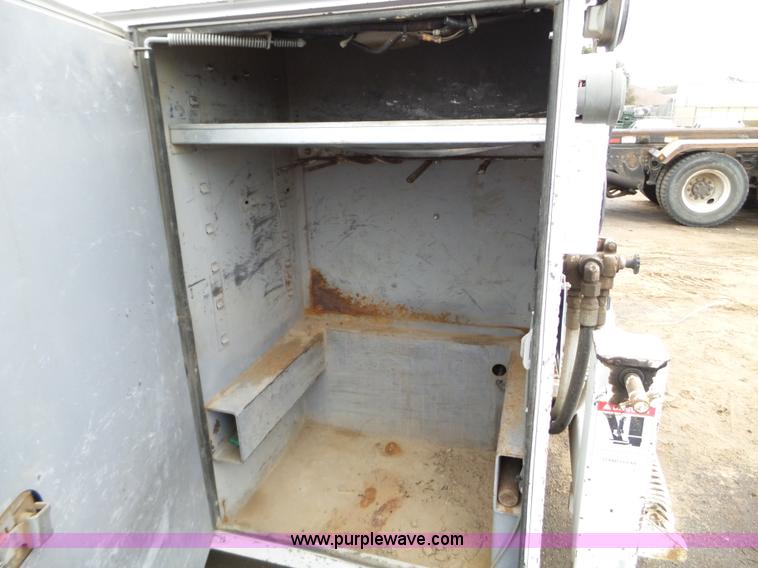 image for item L5097 2000 GMC Sierra Classic 3500 service truck with crane