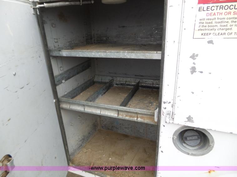 image for item L5097 2000 GMC Sierra Classic 3500 service truck with crane