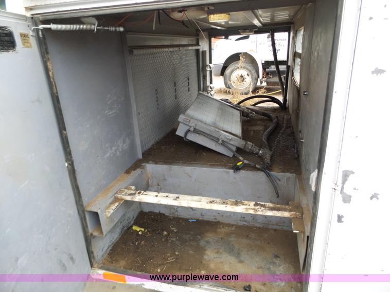 image for item L5097 2000 GMC Sierra Classic 3500 service truck with crane