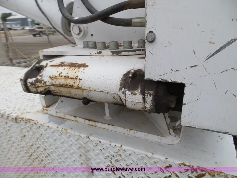 image for item L5097 2000 GMC Sierra Classic 3500 service truck with crane