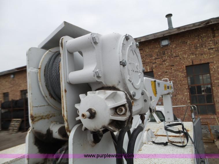 image for item L5097 2000 GMC Sierra Classic 3500 service truck with crane