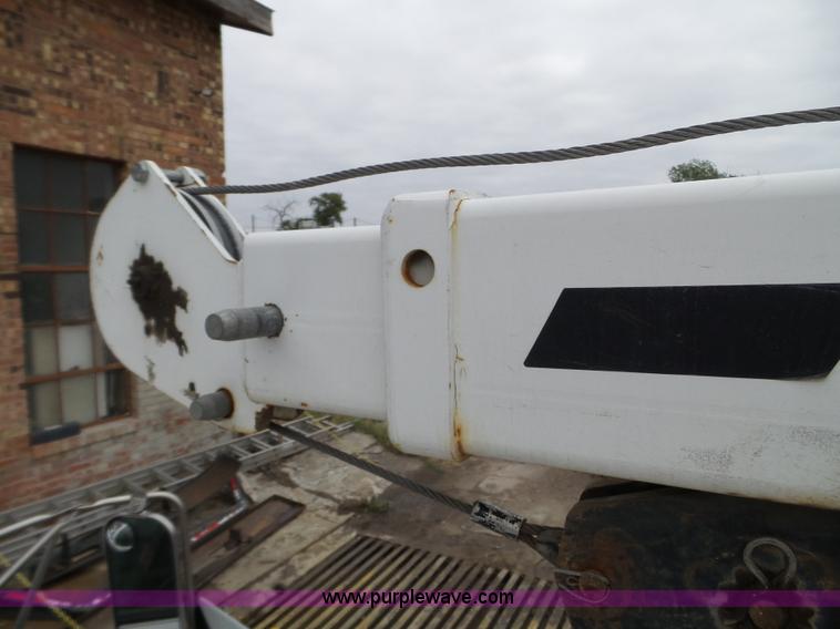 image for item L5097 2000 GMC Sierra Classic 3500 service truck with crane