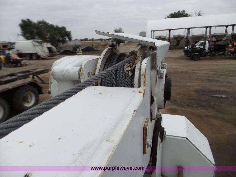 image for item L5097 2000 GMC Sierra Classic 3500 service truck with crane