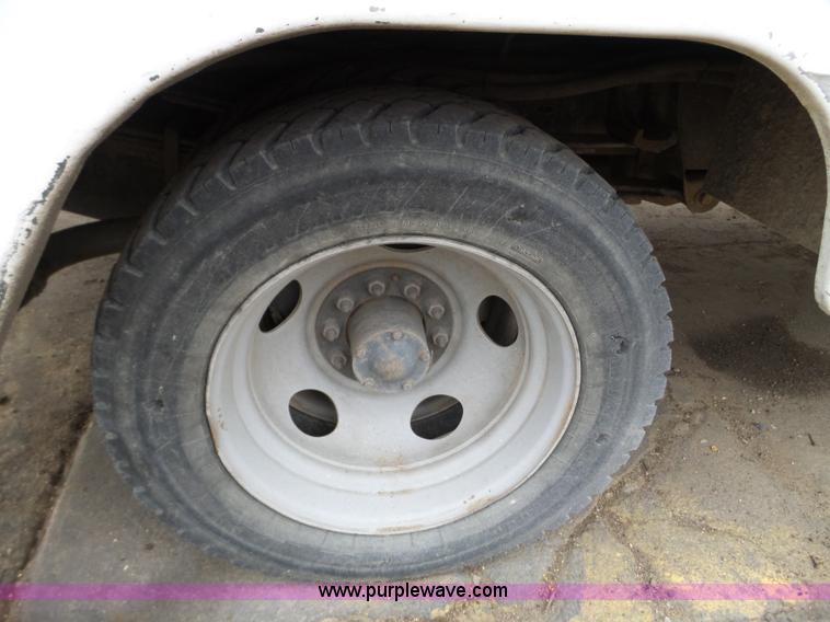 image for item L5097 2000 GMC Sierra Classic 3500 service truck with crane