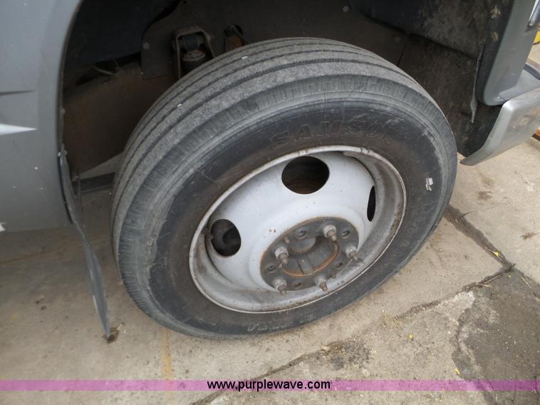 image for item L5097 2000 GMC Sierra Classic 3500 service truck with crane