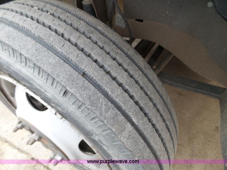 image for item L5097 2000 GMC Sierra Classic 3500 service truck with crane