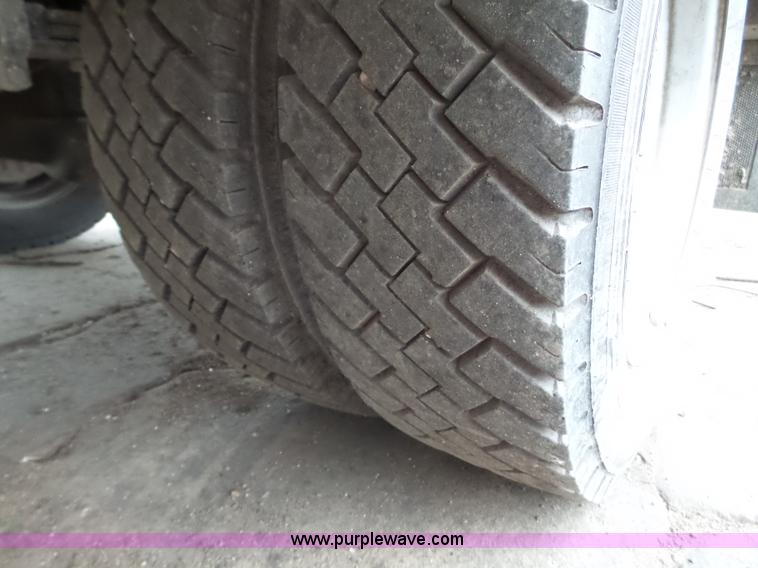 image for item L5097 2000 GMC Sierra Classic 3500 service truck with crane