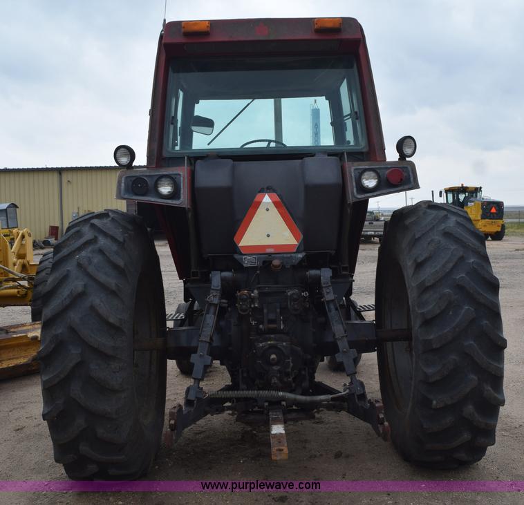 image for item L5996 1981 International 3688 tractor