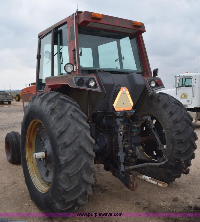 image for item L5996 1981 International 3688 tractor