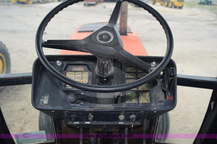 image for item L5996 1981 International 3688 tractor