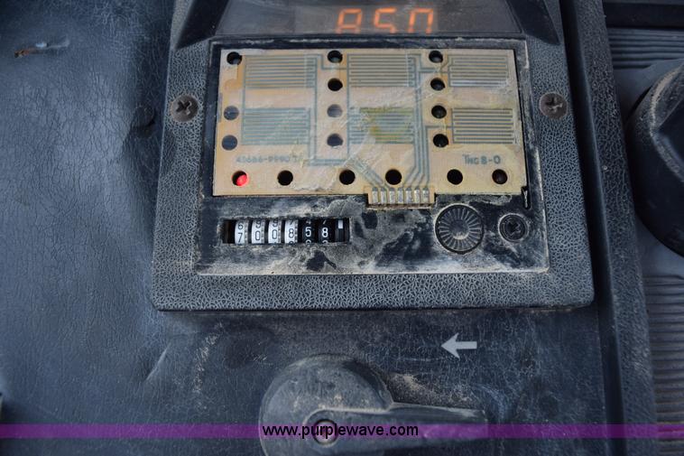 image for item L5996 1981 International 3688 tractor