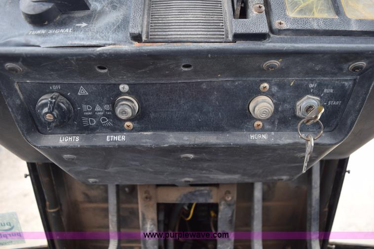 image for item L5996 1981 International 3688 tractor