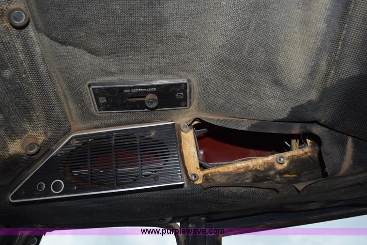 image for item L5996 1981 International 3688 tractor