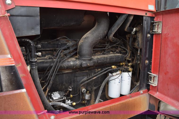 image for item L5996 1981 International 3688 tractor