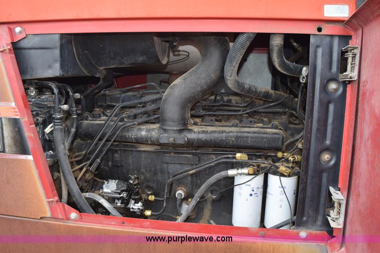 image for item L5996 1981 International 3688 tractor