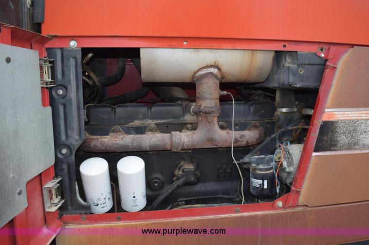 image for item L5996 1981 International 3688 tractor