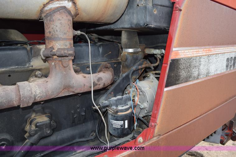 image for item L5996 1981 International 3688 tractor