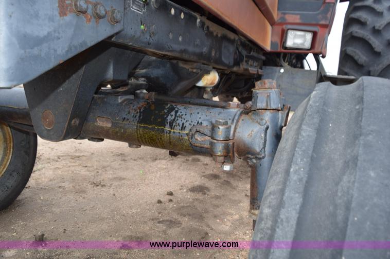 image for item L5996 1981 International 3688 tractor