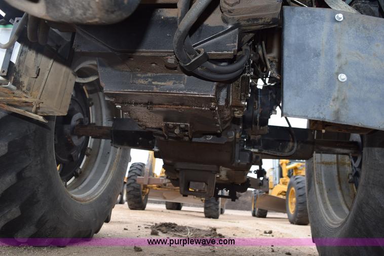 image for item L5996 1981 International 3688 tractor