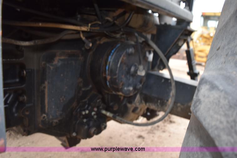 image for item L5996 1981 International 3688 tractor