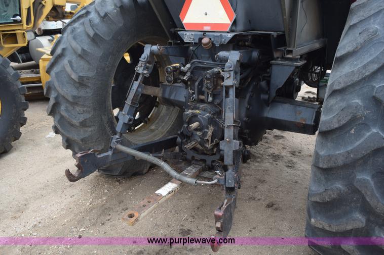 image for item L5996 1981 International 3688 tractor