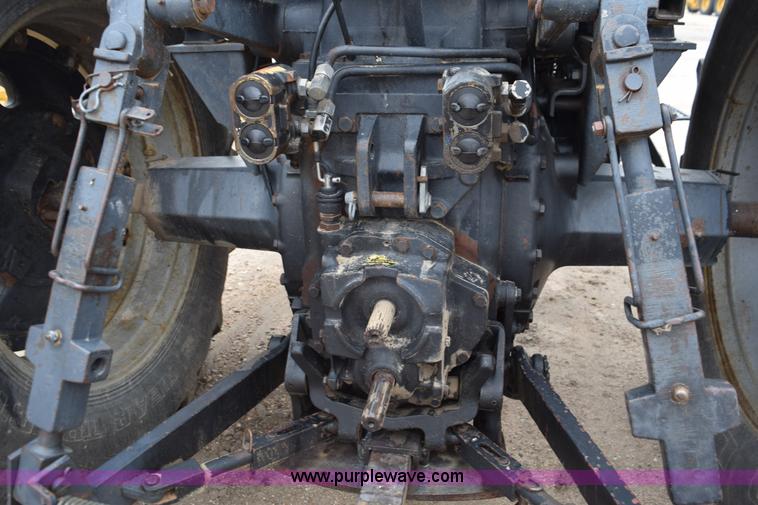 image for item L5996 1981 International 3688 tractor