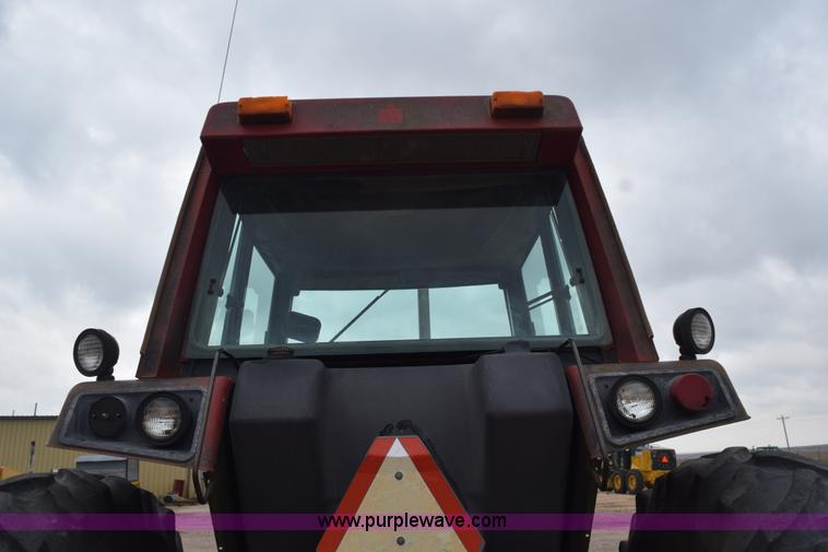 image for item L5996 1981 International 3688 tractor