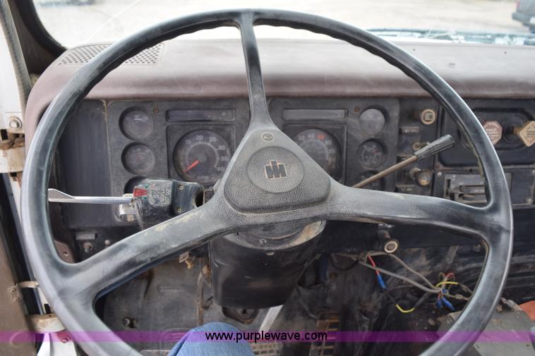 image for item L5997 1983 International 2375 semi truck