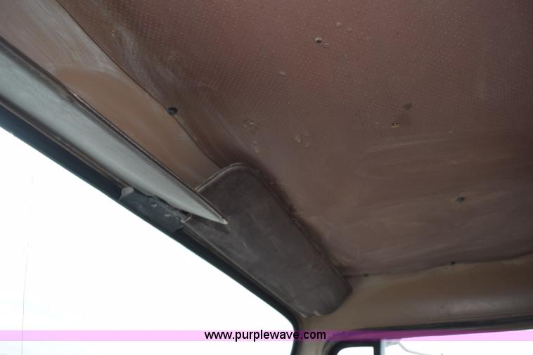 image for item L5997 1983 International 2375 semi truck