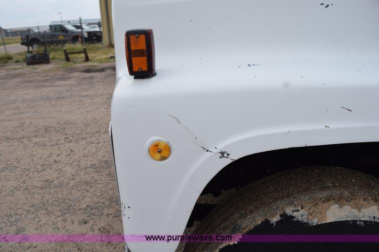 image for item L5997 1983 International 2375 semi truck