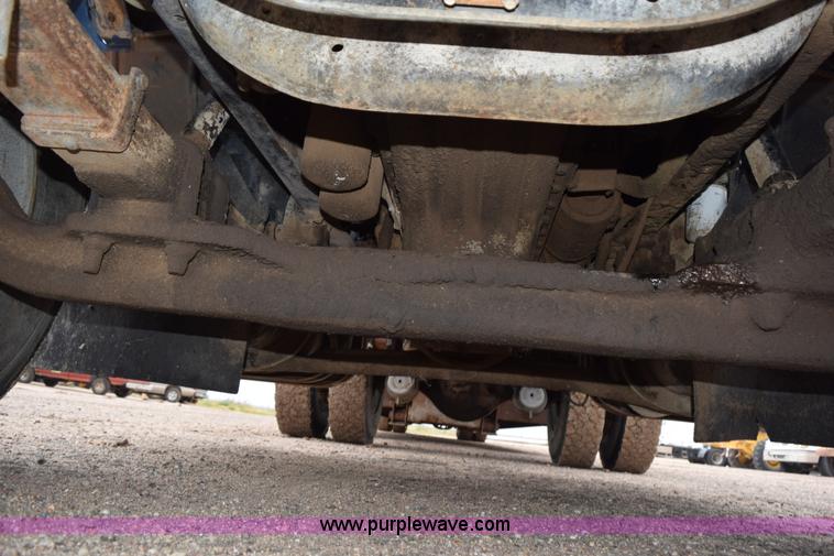 image for item L5997 1983 International 2375 semi truck