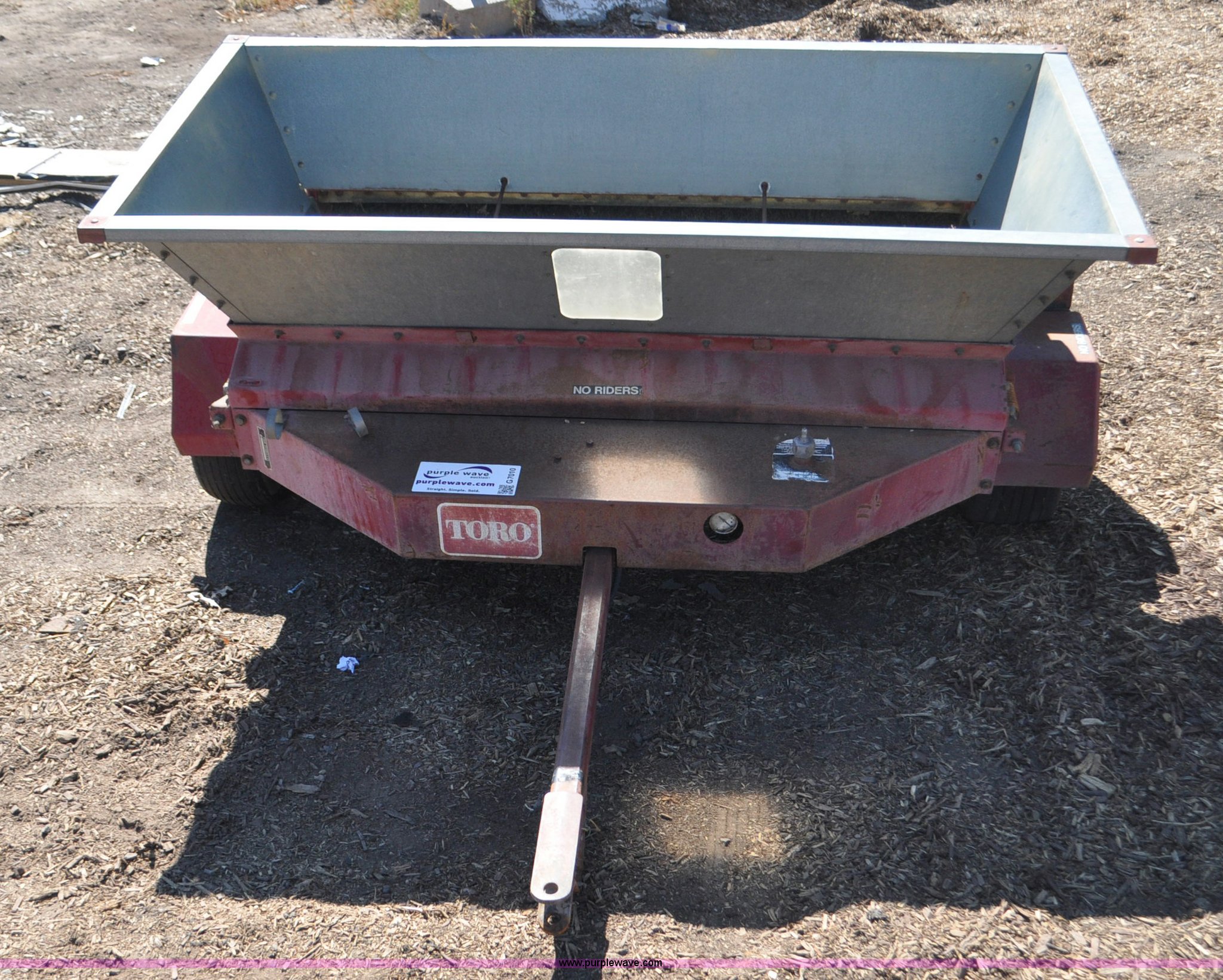 Toro 2300 top dresser in Denver, CO Item G7010 sold Purple Wave