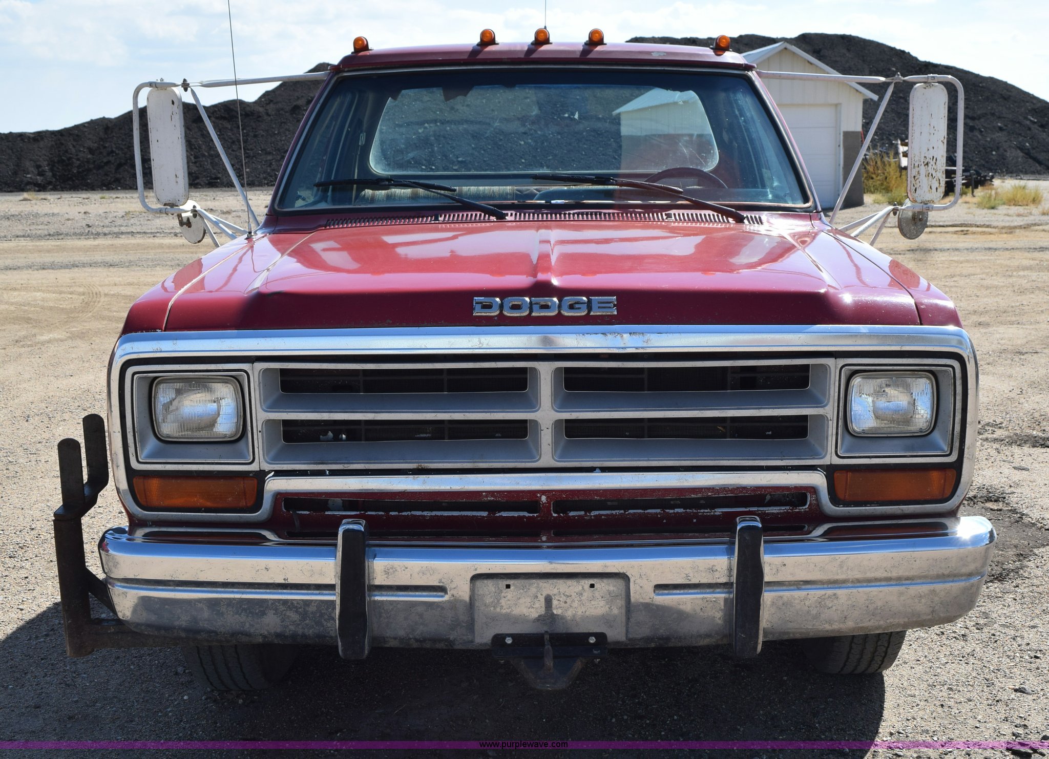 1990 Dodge D350 pickup truck in Russell, KS Item L5005 sold Purple Wave