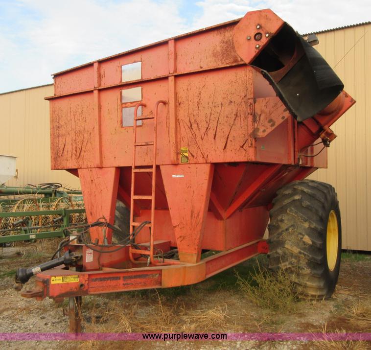 image for item BB9146 UFT 625 grain cart
