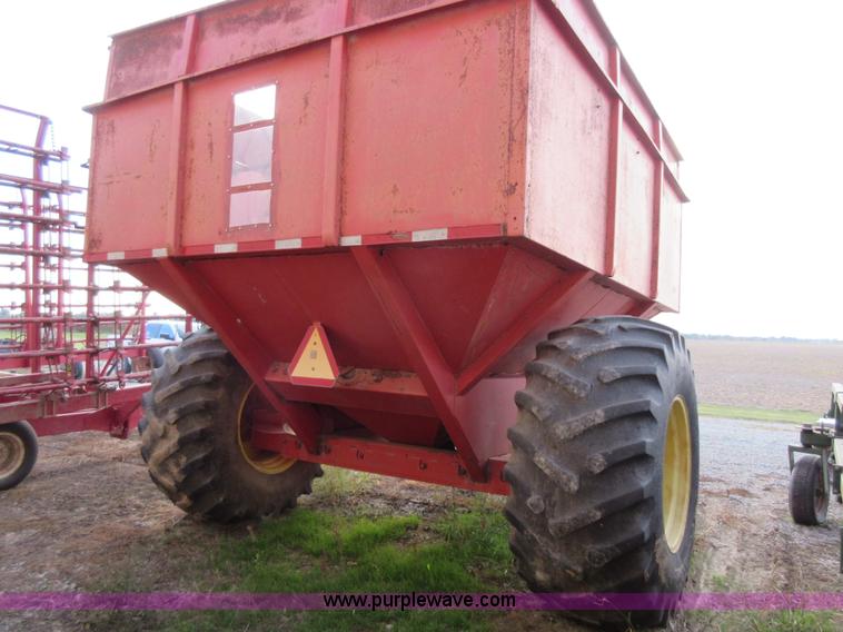 image for item BB9146 UFT 625 grain cart